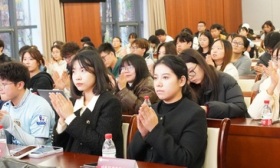 报道抗洪救灾、探访戍边战士，新京报记者走进中传分享幕后故事