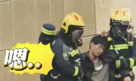 大学男生消防演练时“假戏真做”！网友：是有点演技在身上