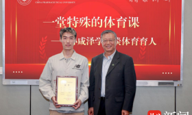 这堂特殊的体育课上，两代药大长跑纪录保持者见面了
