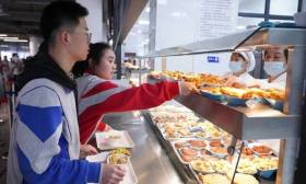 加强中小学校园食品安全和膳食经费管理，教育部发布指引→