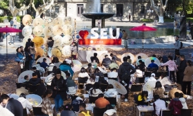 初冬限定！东南大学这堂“伞下非遗课”刷屏……