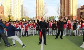 黄金谷学校这场教职工拔河比赛“点燃”冬日校园