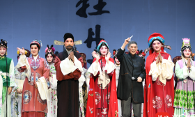 连续两晚为青春版《牡丹亭》站台，白先勇寄语青少年：你们是推广昆曲的种子