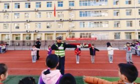 交警进校讲安全，济南高新一实验举办交通安全主题宣传活动