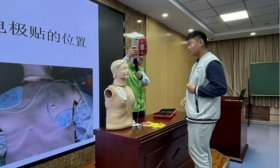 济南一中校友重返校园开展安全急救讲座