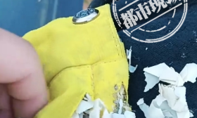 河南商丘一学校学生旧冬季校服里，填充的竟是碎布垃圾！当地教体局回应