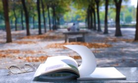 寻找山东最美大学|山东中医药大学战飞鸿：《秋语书声》