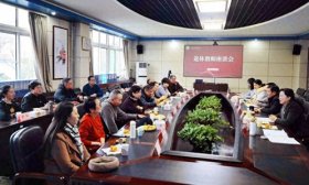 济南中学举办退休教师座谈会 共话往昔展望未来