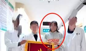 网传韩语大专女生非法行医，朋友圈调侃患者，还给研究生出题阅卷