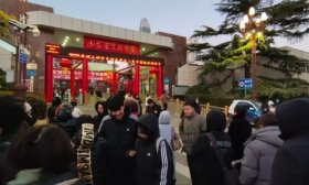 考研現場發現“中國好男友”！他們“保姆式陪考”溫暖趕考路