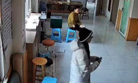 凡人歌｜一句“免費”感動全網，暖心老板獲正能量特別獎