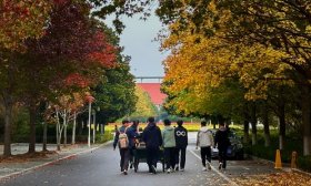 寻找山东最美大学|山东科技大学解雯静：《同行者》