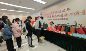 把“航空棉”穿在身上！南航给家庭经济困难新生发放冬衣