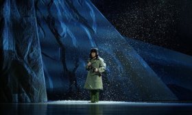 大型原创话剧《中国界碑》在青岛首演