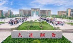 携手共进启新程——山东现代学院2025年新年贺词