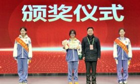 济南中学：拾金不昧好少年获表彰