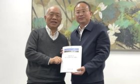 丘成桐院士授牌 济南市历城二中将开设“丘成桐少年班”