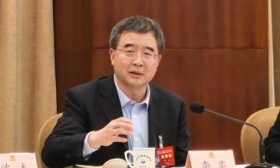 李奕解读政府工作报告：动态调整教育资源，满足学龄人口教育教学