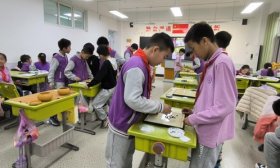 棋逢对手 “智”趣相投 济南高新一实验举办围棋挑战赛