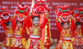 福建福州：萌娃趣迎欢乐年