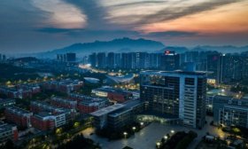 寻找山东最美大学|中国石油大学（华东）张楚林《余晖之下》