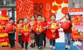 创作灯笼迎新春