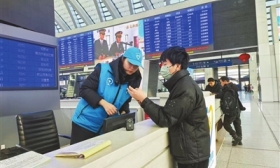“津铁团团”温暖旅客归途