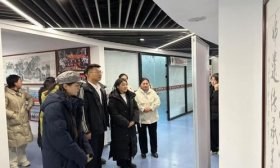 山东英才学院宣讲团前往费县手绣文化艺术传承实践中心参观学习