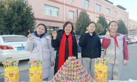 “送你一颗棒棒糖”！济南历城区东城实验小学新学期开学啦！