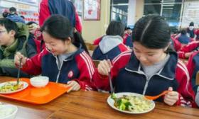 北京中小学生新学期第一餐已开吃，高校餐饮专业团队研发营养菜单