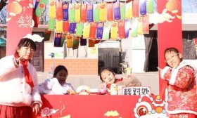 当红领巾遇上非遗！济南历城区刘姑店小学开学举行民俗体验活动