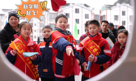 元气满满！开学季“表情包”里的青春模样