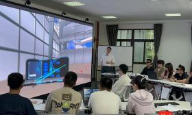 戴上VR眼镜，南航把大飞机装配车间“搬”进了教室