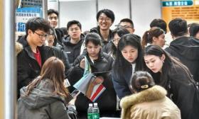 新疆2025年高校毕业生春季招聘大会举办