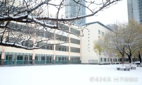 育秀小学停课日开展 “300 米儿童友好路” 扫雪除冰行动