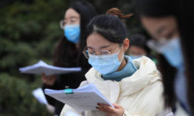 “把周末双休还给高中生”引发家长争议，学校推行难点在哪？