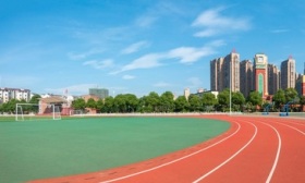 青海中小学每天1节体育课，每天综合活动时间不低于2小时