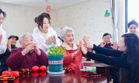 志愿春风暖人心，巾帼映日绽芳华