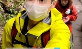 26岁泰山陪爬体育生年入30万，背后竟是女性客户争相买单！