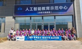 济南高新区稼轩小学学子走进AI教育示范中心，开启科技研学之旅