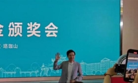 雷军回应回武大发100万奖学金：上学时下定决心挣了钱再来回报母校