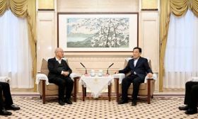 江苏省委书记、省长会见著名数学家丘成桐