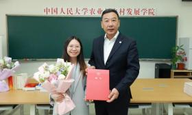 29岁，入职不到3年，她破格晋升人大教授！