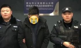 在校大学生胡某被抓！警方披露详情：其非法入侵学校系统获取学生信息，利用AI编程批量发骚扰短信