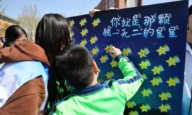 孤独症儿童走进北京工业大学，和大学生志愿者们游戏互动