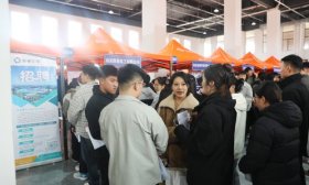 上万岗位送到校，山东化工职业学院举行2025校园招聘会
