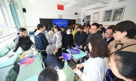 教室秒变大学展！清华北大导师在济外开“成长处方”