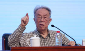文化名家进校园，九旬作家王蒙为首都大学生现场开讲