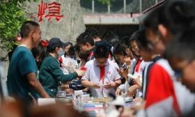 舉辦圖書市集、對話文化名家，北京中小學校多種方式打開讀書日