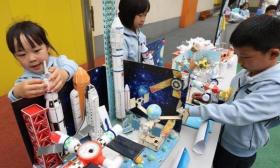 第十个中国航天日 南京小朋友寓教于乐“童梦探月 星河启航”